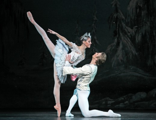 web-ready_HoustonBallet_Nutcracker2008_Linnar Looris _Katharine Precourt_Photo Amitava Sarkar Ballet: The Nutcracker; Choreographer: Ben Stevenson; Dancer(s): Katharine Precourt & Linnar Looris; Photograph: Amitava Sarkar
