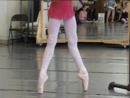 [Photo] A young JKO School Level 5 student during an hour-long pointe demonstration at the  ABT/NTC Levels 4 and 5 training in July, 2010 [Photo]