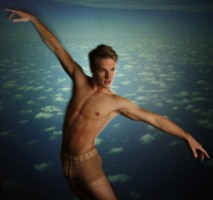 Dancer: Jonathan Davidsson // Photo: Pam Francis